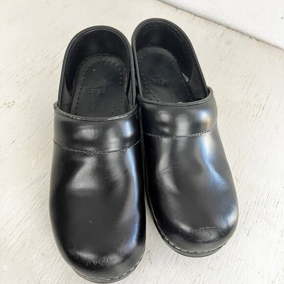 Dansko professional shiny black slip on clogs size 36 US size 6.5 - Picture 3 of 13